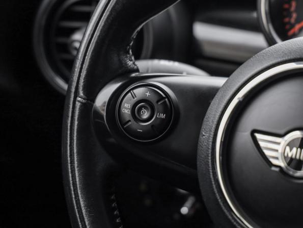 Mini Hatch III (F55/F56) с пробегом 2016 года, цена 1 449 000 рублей, 156801 км, хэтчбек, Автокод Объявления