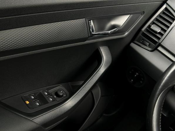 Skoda Karoq I с пробегом 2022 года, цена 2 257 600 рублей, 100882 км, внедорожник, Автокод Объявления