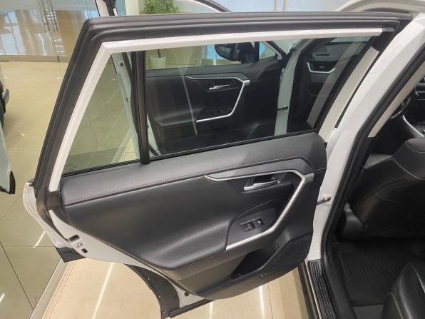 Toyota RAV4 V (XA50) с пробегом 2021 года, цена 3 650 000 рублей, 122800 км, внедорожник, Автокод Объявления
