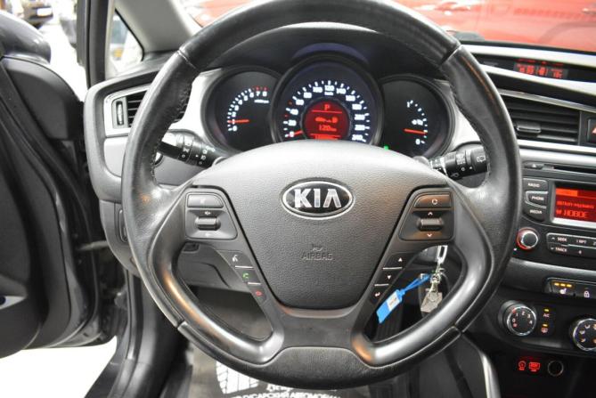 Kia Ceed II Рестайлинг с пробегом 2018 года, цена 1 359 000 рублей, 122000 км, универсал, Автокод Объявления
