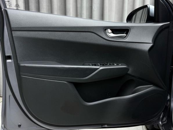 Hyundai Solaris II Рестайлинг с пробегом 2021 года, цена 1 614 000 рублей, 89760 км, седан, Автокод Объявления