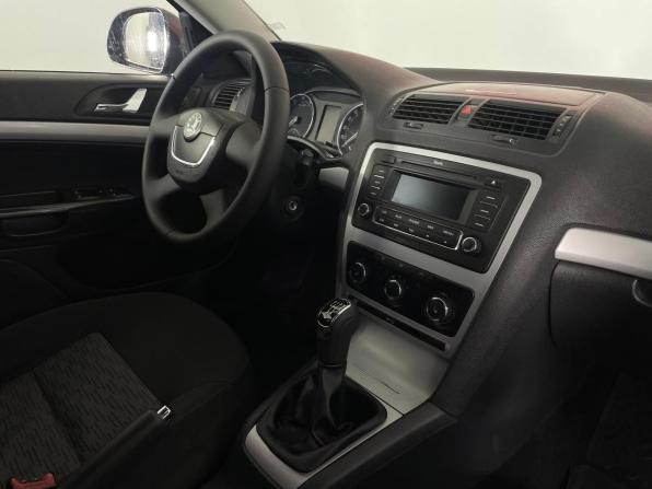 Skoda Octavia II (A5) Рестайлинг с пробегом 2011 года, цена 699 000 рублей, 184336 км, лифтбек, Автокод Объявления