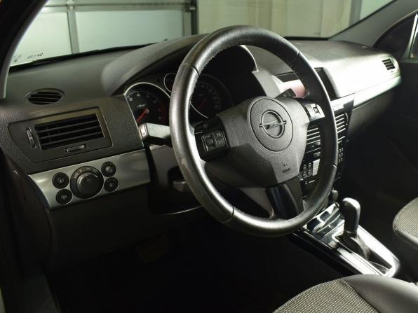 Opel Astra H Рестайлинг с пробегом 2012 года, цена 649 999 рублей, 297444 км, седан, Автокод Объявления