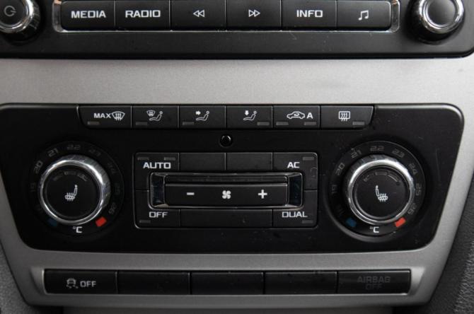 Skoda Octavia II (A5) Рестайлинг с пробегом 2012 года, цена 999 000 рублей, 211000 км, лифтбек, Автокод Объявления