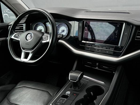 Volkswagen Touareg III с пробегом 2019 года, цена 3 780 400 рублей, 112259 км, внедорожник, Автокод Объявления