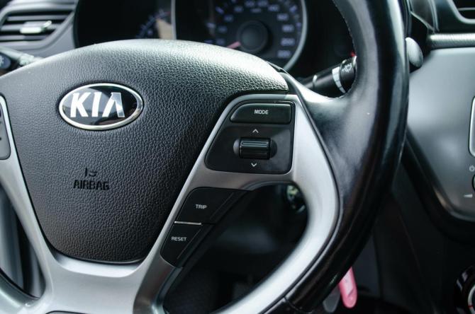 Kia Rio III Рестайлинг с пробегом 2016 года, цена 1 088 000 рублей, 82500 км, седан, Автокод Объявления