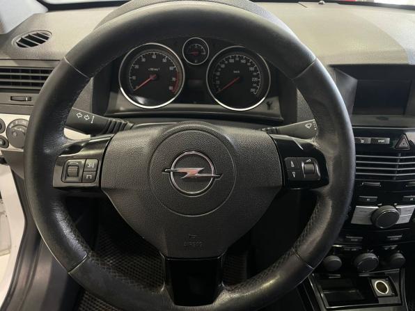 Opel Astra H Рестайлинг с пробегом 2011 года, цена 599 900 рублей, 212000 км, универсал, Автокод Объявления
