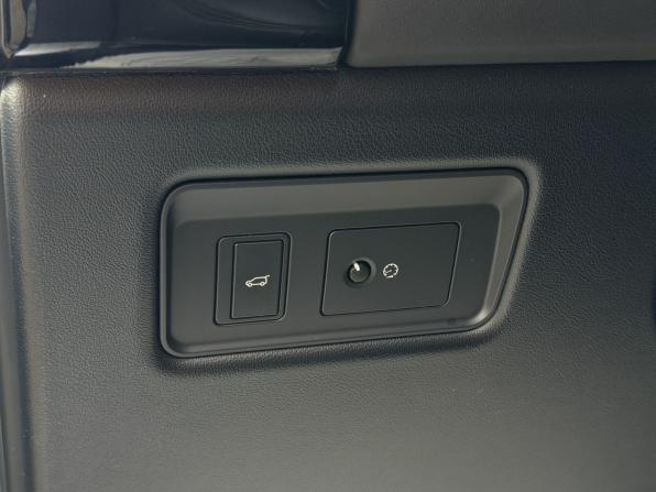 Land Rover Range Rover IV Рестайлинг с пробегом 2018 года, цена 4 750 000 рублей, 297456 км, внедорожник, Автокод Объявления