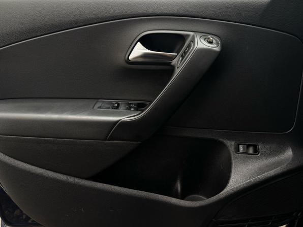 Volkswagen Polo V с пробегом 2015 года, цена 570 000 рублей, 180000 км, седан, Автокод Объявления