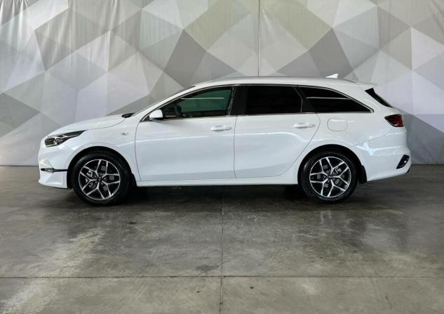 Kia Ceed III Рестайлинг с пробегом 2024 года, цена 2 850 000 рублей, 1612 км, универсал, Автокод Объявления