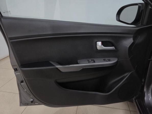Kia Rio III Рестайлинг с пробегом 2015 года, цена 1 030 000 рублей, 141907 км, хэтчбек, Автокод Объявления