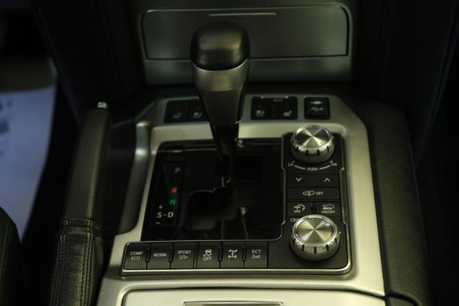 Toyota Land Cruiser 200 Series Рестайлинг 2 с пробегом 2017 года, цена 6 499 000 рублей, 227000 км, внедорожник, Автокод Объявления