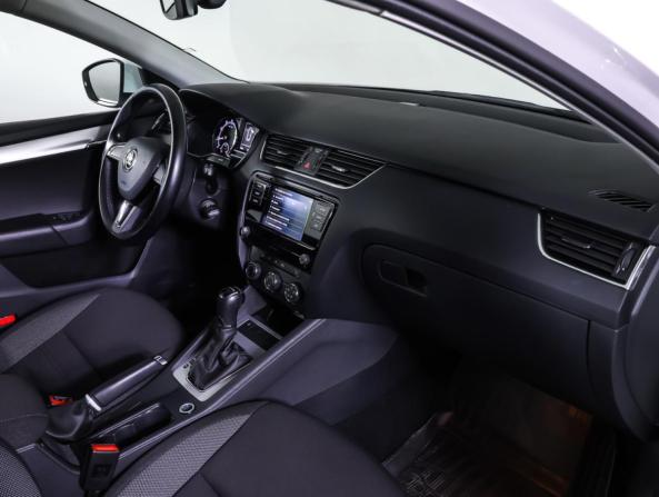 Skoda Octavia III (A7) Рестайлинг с пробегом 2020 года, цена 1 941 000 рублей, 40000 км, лифтбек, Автокод Объявления