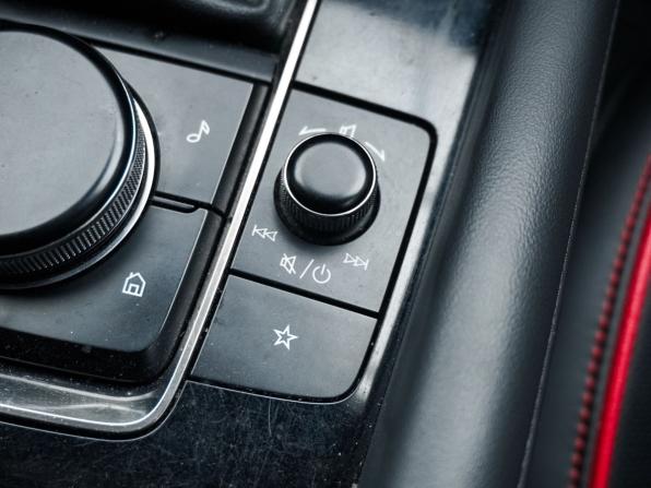 Mazda 3 IV (BP) с пробегом 2019 года, цена 1 699 000 рублей, 102978 км, хэтчбек, Автокод Объявления