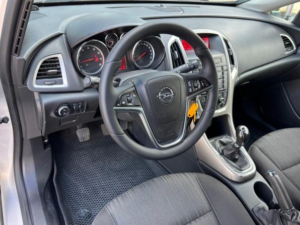 Opel Astra J с пробегом 2012 года, цена 595 000 рублей, 218000 км, хэтчбек, Автокод Объявления