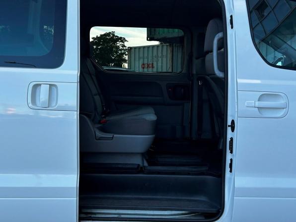 Hyundai H-1 II Рестайлинг с пробегом 2015 года, цена 1 767 600 рублей, 266624 км, минивэн, Автокод Объявления