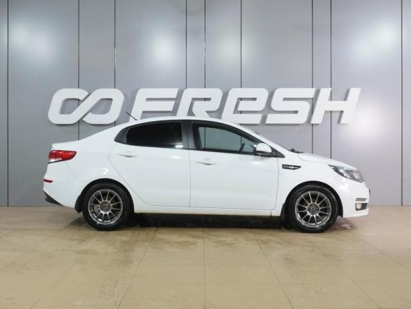 Kia Rio III Рестайлинг с пробегом 2016 года, цена 1 309 000 рублей, 93240 км, седан, Автокод Объявления