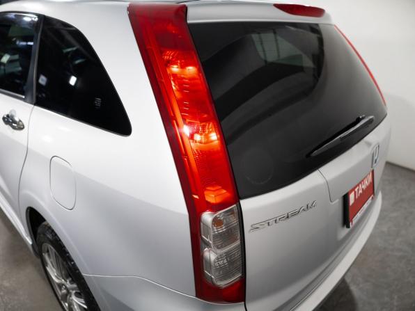 Honda Stream II Рестайлинг с пробегом 2009 года, цена 1 250 000 рублей, 104073 км, компактвэн, Автокод Объявления