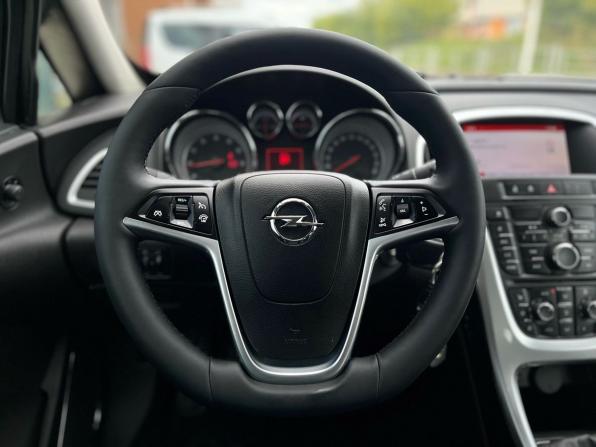 Opel Astra J Рестайлинг с пробегом 2014 года, цена 830 000 рублей, 155693 км, хэтчбек, Автокод Объявления