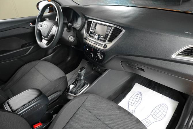 Hyundai Solaris II с пробегом 2019 года, цена 1 359 000 рублей, 138000 км, седан, Автокод Объявления