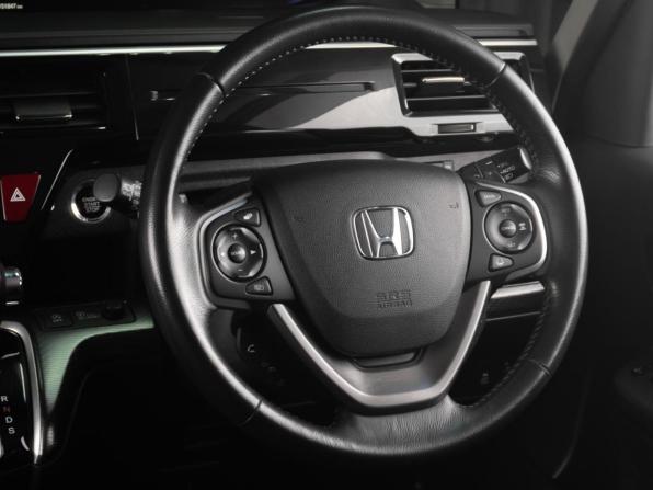 Honda Stepwgn V Рестайлинг с пробегом 2017 года, цена 1 999 000 рублей, 151847 км, минивэн, Автокод Объявления