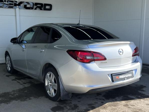 Opel Astra J Рестайлинг с пробегом 2012 года, цена 599 000 рублей, 184000 км, седан, Автокод Объявления