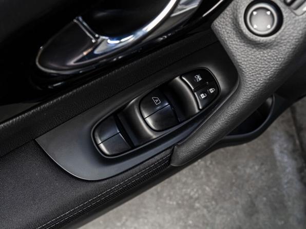Nissan Qashqai II с пробегом 2017 года, цена 1 600 000 рублей, 94286 км, внедорожник, Автокод Объявления