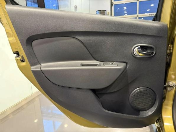 Renault Sandero II с пробегом 2015 года, цена 740 000 рублей, 245000 км, хэтчбек, Автокод Объявления