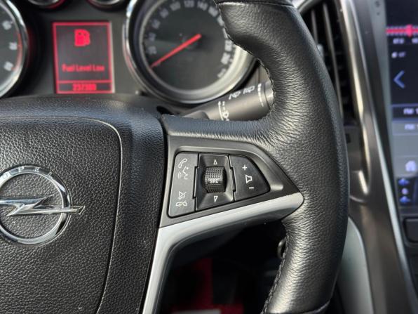 Opel Astra J с пробегом 2011 года, цена 690 000 рублей, 237365 км, хэтчбек, Автокод Объявления