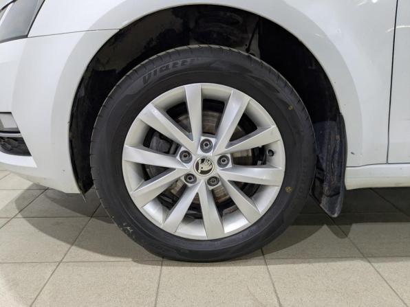 Skoda Octavia III (A7) Рестайлинг с пробегом 2019 года, цена 1 300 000 рублей, 193782 км, лифтбек, Автокод Объявления