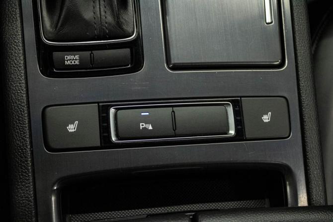 Hyundai Genesis II с пробегом 2014 года, цена 1 319 000 рублей, 483674 км, седан, Автокод Объявления