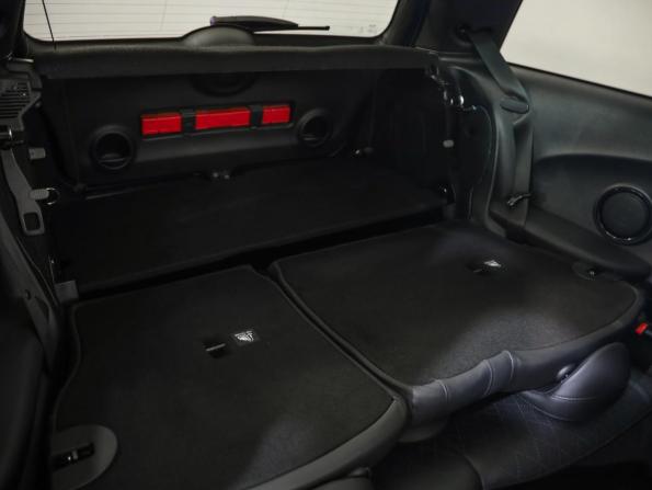 Mini Hatch III (F55/F56) Рестайлинг 2 с пробегом 2021 года, цена 2 339 000 рублей, 70681 км, хэтчбек, Автокод Объявления