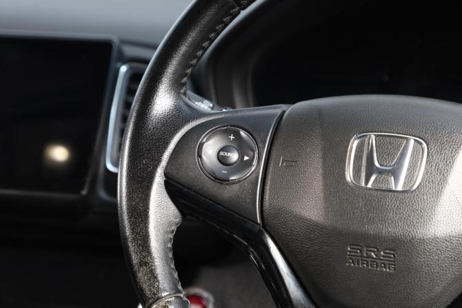 Honda Vezel I с пробегом 2015 года, цена 1 799 000 рублей, 141451 км, внедорожник, Автокод Объявления