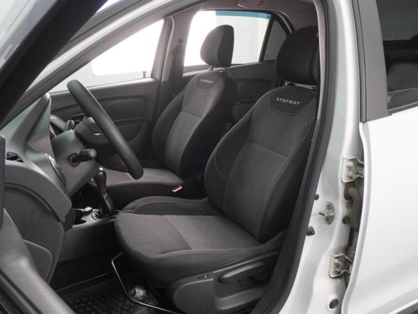 Renault Logan II Рестайлинг с пробегом 2019 года, цена 1 299 000 рублей, 97221 км, седан, Автокод Объявления