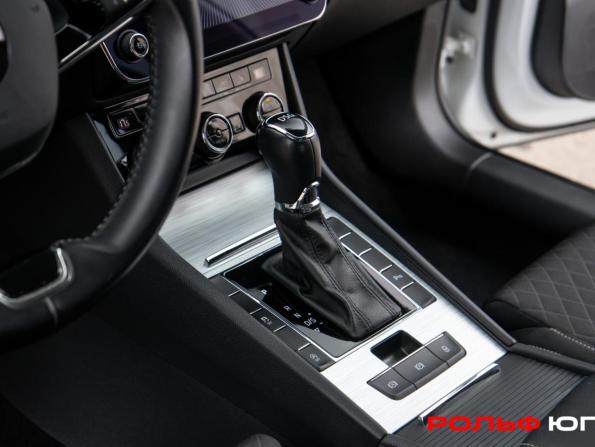 Skoda Superb III Рестайлинг с пробегом 2021 года, цена 2 858 100 рублей, 58742 км, лифтбек, Автокод Объявления