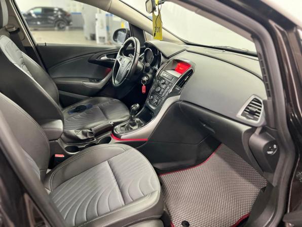 Opel Astra J Рестайлинг с пробегом 2013 года, цена 650 000 рублей, 199000 км, хэтчбек, Автокод Объявления