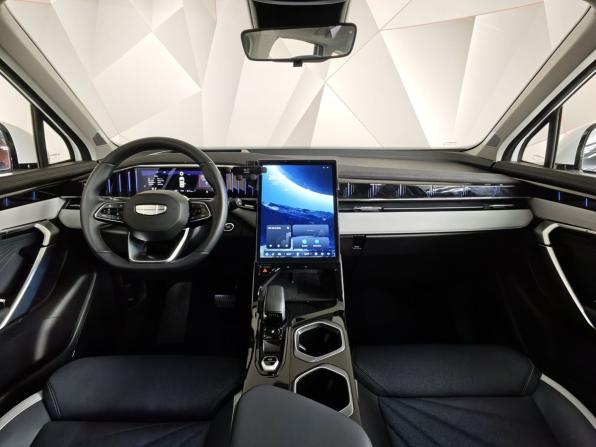 Geely Atlas II с пробегом 2024 года, цена 3 431 000 рублей, 12226 км, внедорожник, Автокод Объявления