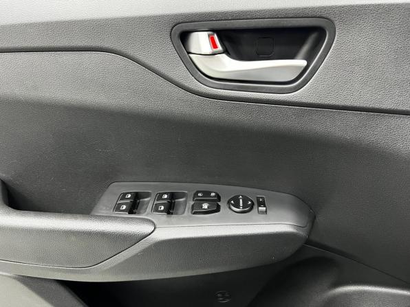 Hyundai Solaris II Рестайлинг с пробегом 2020 года, цена 1 180 000 рублей, 122225 км, седан, Автокод Объявления