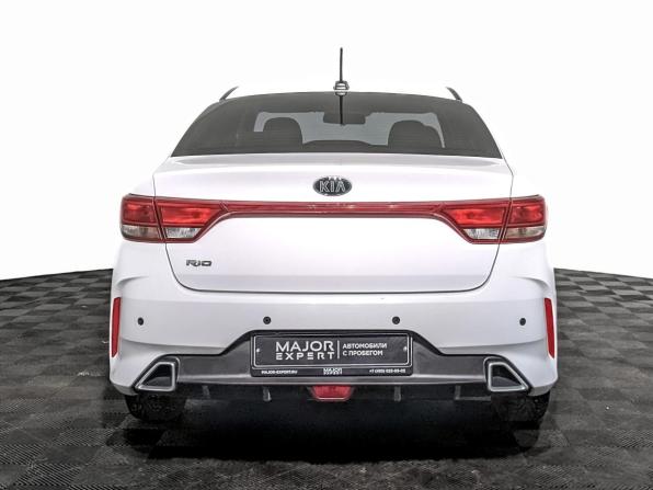 Kia Rio IV Рестайлинг с пробегом 2021 года, цена 1 555 000 рублей, 65500 км, седан, Автокод Объявления