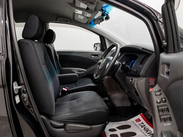 Toyota ISis I Рестайлинг с пробегом 2010 года, цена 1 299 000 рублей, 140638 км, компактвэн, Автокод Объявления