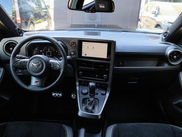 Toyota Yaris IV Рестайлинг с пробегом 2024 года, цена 7 500 000 рублей, 2934 км, хэтчбек, Автокод Объявления
