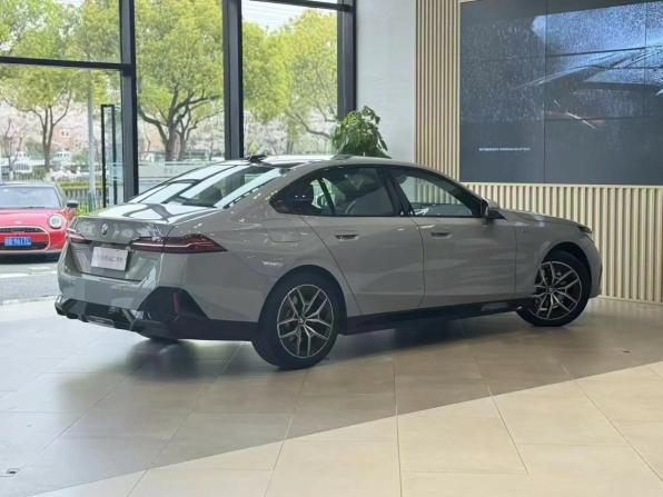BMW 5 серии VIII (G60/G61/G68) с пробегом 2024 года, цена 7 390 000 рублей, 2200 км, седан, Автокод Объявления