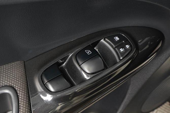 Nissan Juke I с пробегом 2012 года, цена 1 829 000 рублей, 106500 км, внедорожник, Автокод Объявления