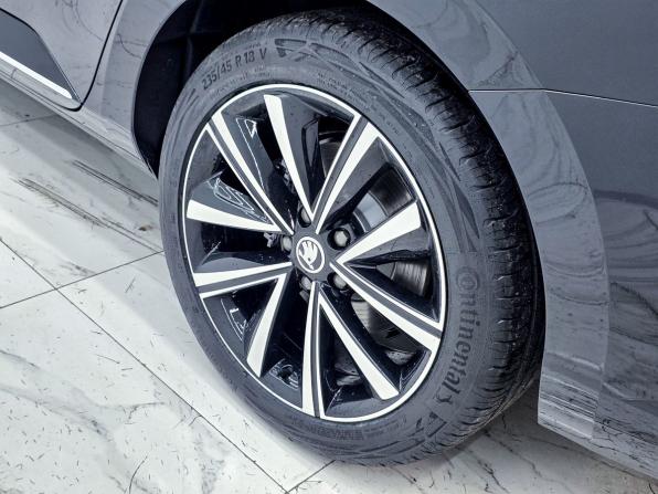 Skoda Superb III Рестайлинг с пробегом 2024 года, цена 3 250 000 рублей, 125 км, лифтбек, Автокод Объявления