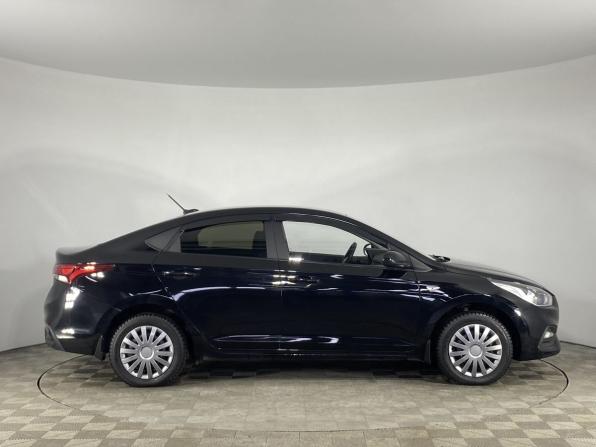 Hyundai Solaris II с пробегом 2017 года, цена 990 000 рублей, 136368 км, седан, Автокод Объявления