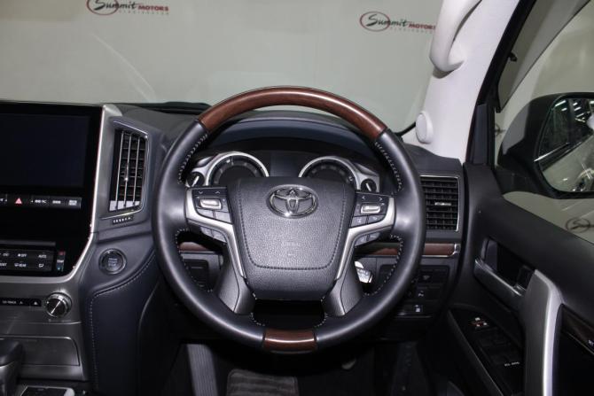 Toyota Land Cruiser 200 Series Рестайлинг 2 с пробегом 2020 года, цена 11 300 000 рублей, 8200 км, внедорожник, Автокод Объявления