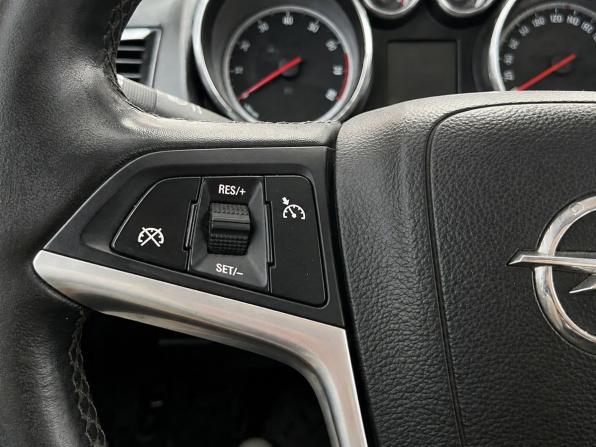 Opel Astra J с пробегом 2011 года, цена 609 000 рублей, 224103 км, хэтчбек, Автокод Объявления
