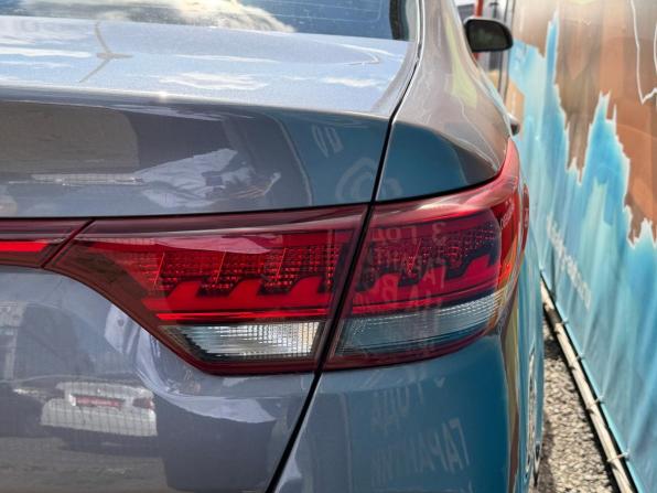 Kia Rio IV Рестайлинг с пробегом 2021 года, цена 1 350 000 рублей, 170000 км, седан, Автокод Объявления