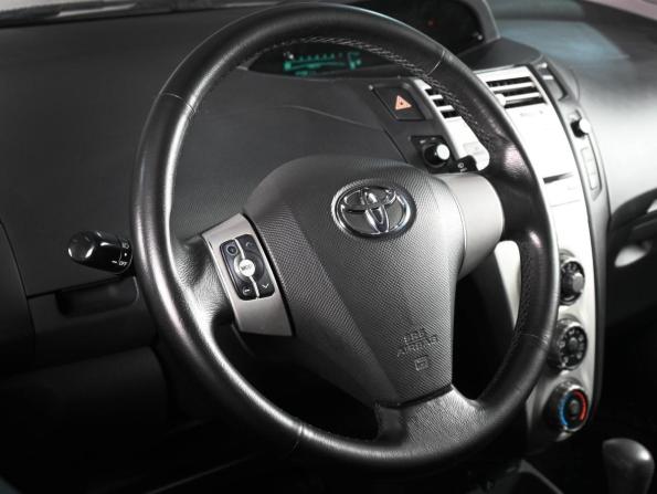 Toyota Yaris II с пробегом 2006 года, цена 599 000 рублей, 173811 км, хэтчбек, Автокод Объявления