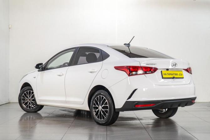 Hyundai Solaris II Рестайлинг с пробегом 2022 года, цена 1 829 000 рублей, 25000 км, седан, Автокод Объявления